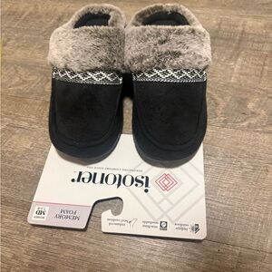 Isotoner Black and Tan Slippers with Faux Fur size medium 7.5/8
